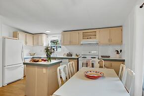 Canyon Lake Grill and Firepit Walk to Lake