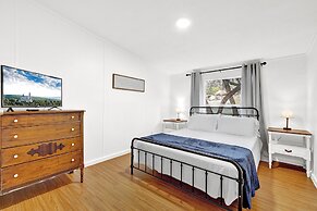 Canyon Lake Grill and Firepit Walk to Lake