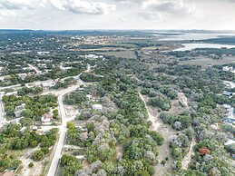 Canyon Lake Grill and Firepit Walk to Lake