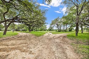 Canyon Lake Grill and Firepit Walk to Lake