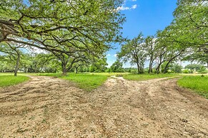 Canyon Lake Grill and Firepit Walk to Lake