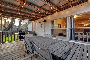 Canyon Lake Grill and Firepit Walk to Lake