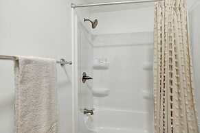 Canyon Lake Grill and Firepit Walk to Lake