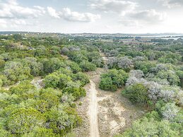 Canyon Lake Grill and Firepit Walk to Lake