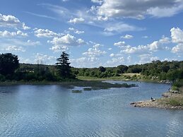 Canyon Lake Grill and Firepit Walk to Lake