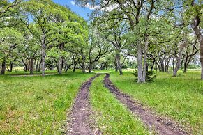 Canyon Lake Grill and Firepit Walk to Lake