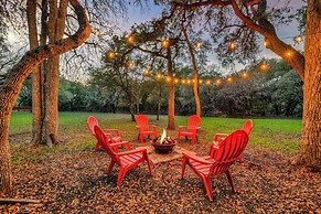 Canyon Lake Grill and Firepit Walk to Lake