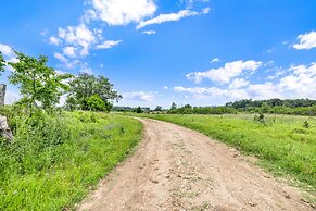 Canyon Lake Grill and Firepit Walk to Lake