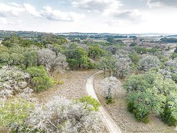 Canyon Lake Grill and Firepit Walk to Lake
