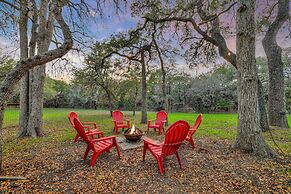 Canyon Lake Grill and Firepit Walk to Lake