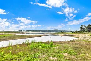 Canyon Lake Grill and Firepit Walk to Lake