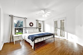 Canyon Lake Grill and Firepit Walk to Lake