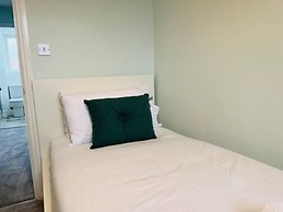 Overbury Lodge, Birmingham With Free Parking