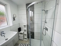 Overbury Lodge, Birmingham With Free Parking