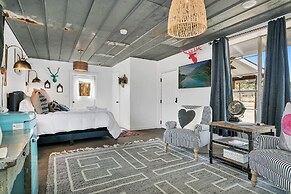 Coco Casita Hot Tub - 4 Miles to Downtown Fred