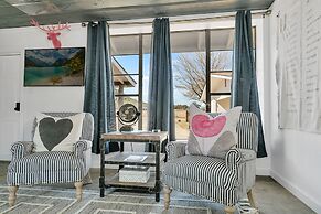 Coco Casita Hot Tub - 4 Miles to Downtown Fred