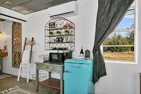 Coco Casita Hot Tub - 4 Miles to Downtown Fred