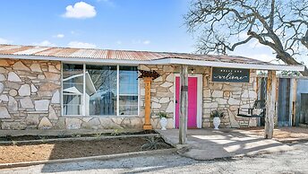 Coco Casita Hot Tub - 4 Miles to Downtown Fred