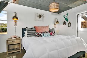 Coco Casita Hot Tub - 4 Miles to Downtown Fred