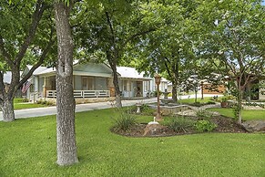 Blue Haus Hot Tub-fire Pit-game Room Walk to Main