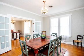 Blue Haus Hot Tub-fire Pit-game Room Walk to Main