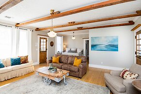 Blue Haus Hot Tub-fire Pit-game Room Walk to Main