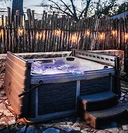 Blue Haus Hot Tub-fire Pit-game Room Walk to Main