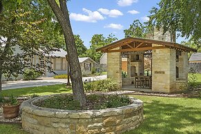 Blue Haus Hot Tub-fire Pit-game Room Walk to Main