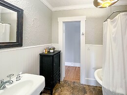 Blue Haus Hot Tub-fire Pit-game Room Walk to Main