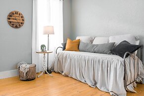 Blue Haus Hot Tub-fire Pit-game Room Walk to Main