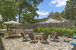 Blue Haus Hot Tub-fire Pit-game Room Walk to Main