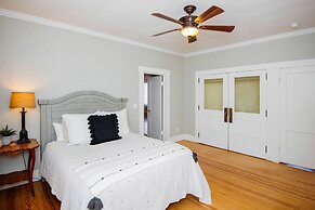 Blue Haus Hot Tub-fire Pit-game Room Walk to Main