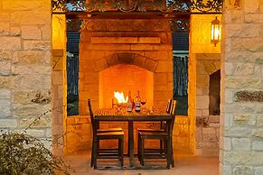 Blue Haus Hot Tub-fire Pit-game Room Walk to Main