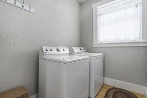 Blue Haus Hot Tub-fire Pit-game Room Walk to Main