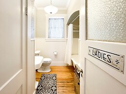 Blue Haus Hot Tub-fire Pit-game Room Walk to Main