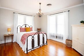 Blue Haus Hot Tub-fire Pit-game Room Walk to Main