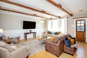 Blue Haus Hot Tub-fire Pit-game Room Walk to Main