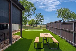 Comfort Charmmini Putting Greengame Roomgrill5