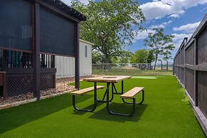 Comfort Charmmini Putting Greengame Roomgrill5