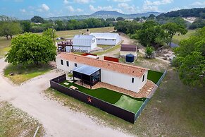 Comfort Charmmini Putting Greengame Roomgrill5