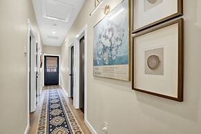 The Das Apfelhaus! A Luxurious and Eclectic Escape Near Main!