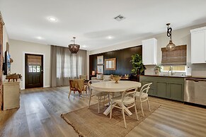 The Das Apfelhaus! A Luxurious and Eclectic Escape Near Main!