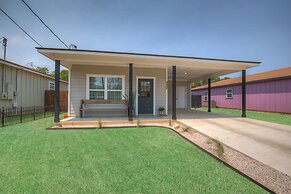 The Das Apfelhaus! A Luxurious and Eclectic Escape Near Main!