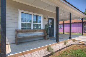 The Das Apfelhaus! A Luxurious and Eclectic Escape Near Main!