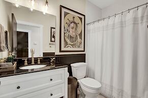 The Das Apfelhaus! A Luxurious and Eclectic Escape Near Main!