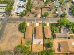 The Das Apfelhaus! A Luxurious and Eclectic Escape Near Main!