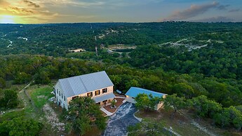 The Point Serene Hill Country Views With Pool & Hot Tub