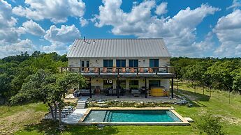 The Point Serene Hill Country Views With Pool & Hot Tub