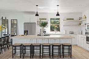 The Point Serene Hill Country Views With Pool & Hot Tub