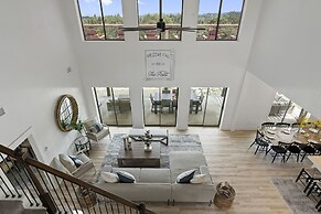 The Point Serene Hill Country Views With Pool & Hot Tub